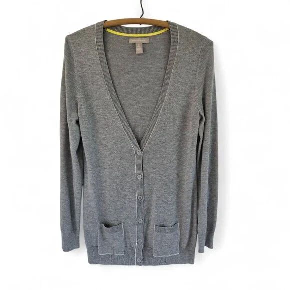 Banana Republic Long Sleeve Button Down V-Neck Cardigan Sweater Grey - Picture 2 of 14